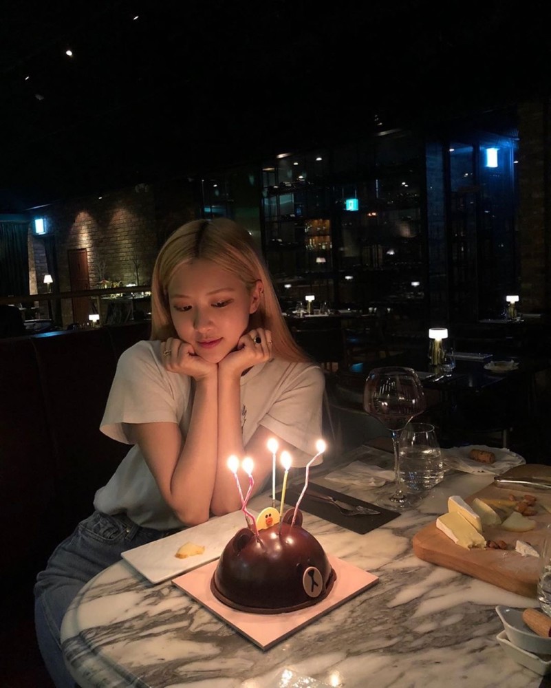 rosé朴彩英2月ins照片合集