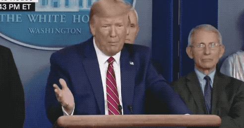 福奇博士在特朗普谈论疫情时表情