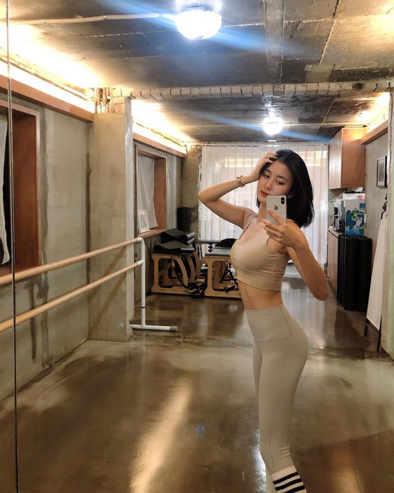 女人气质很重要,跟着美女来健身,塑造曲线好身材