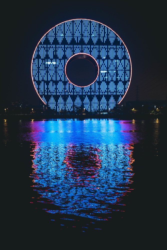 广州"最丑"建筑圆大厦,夜晚一开灯竟然如何魔幻