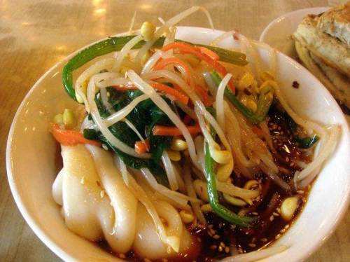 奇葩菜名:汉中面皮虽然带"面"字,但其实是米做的哦