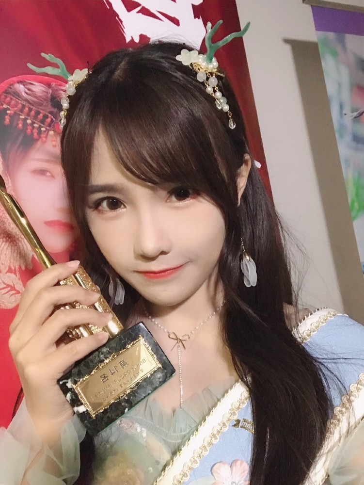 snh48苏杉杉唱歌全程不在调上,为何还有几百万粉丝支持她?