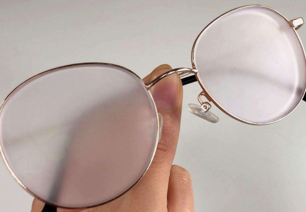 戴口罩眼镜起雾怎么办?一个小动作立马就解决,看完长知识了