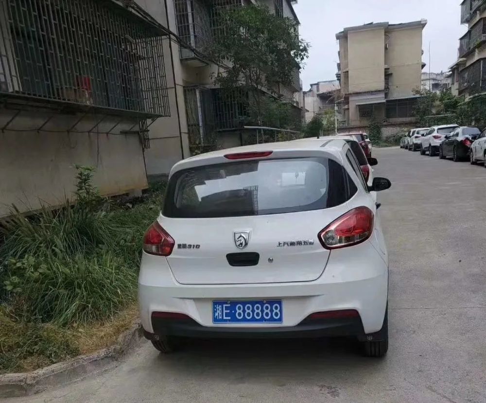 邵阳最牛车牌湘e88888,竟然挂在这款车上!