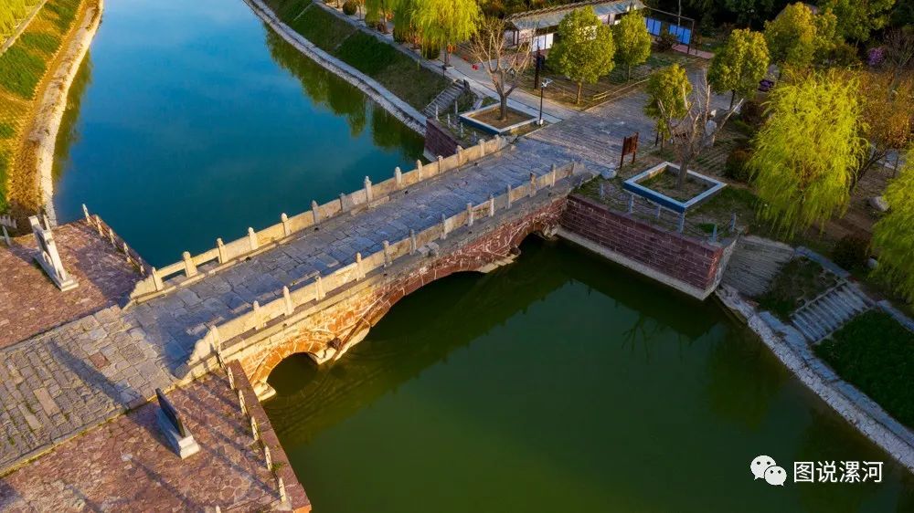 小商桥景区,位于漯河市临颍县皇帝庙乡商桥村与郾城区商桥镇商桥村