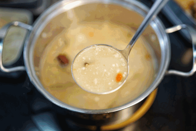 鲜牛腿骨, 12小时慢火细炖成高汤