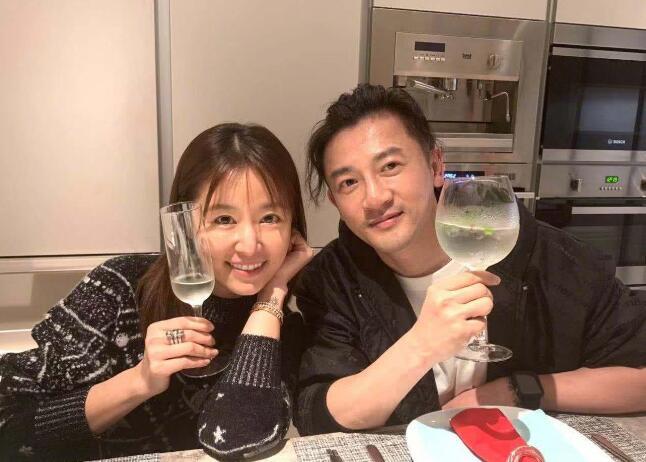 林心如20年前颁奖拒绝拥抱苏有朋却抱了谢霆锋 乖乖虎