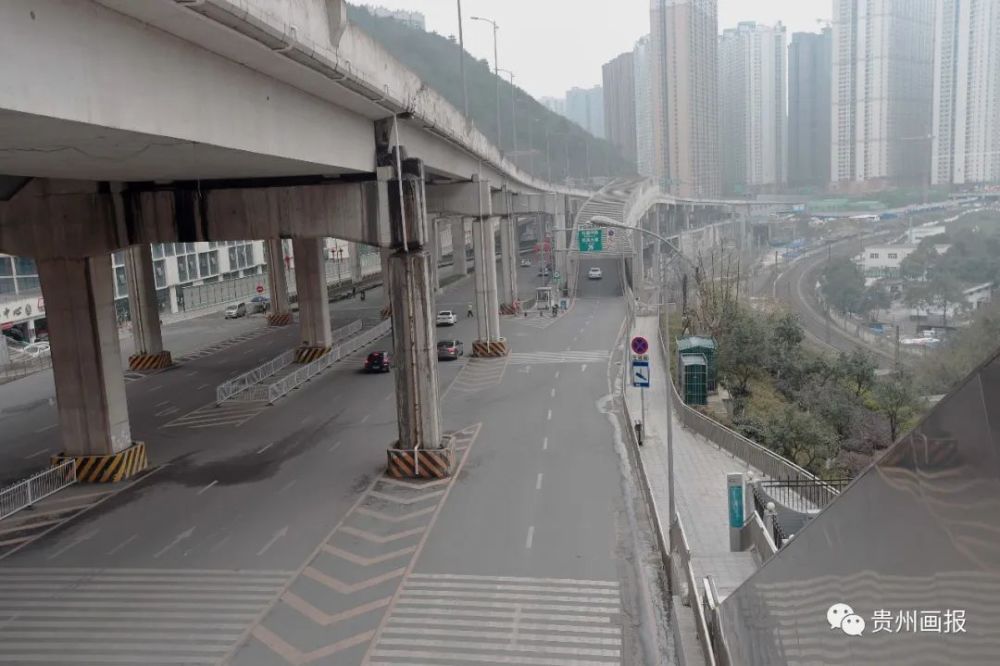 花果园的高架桥下
