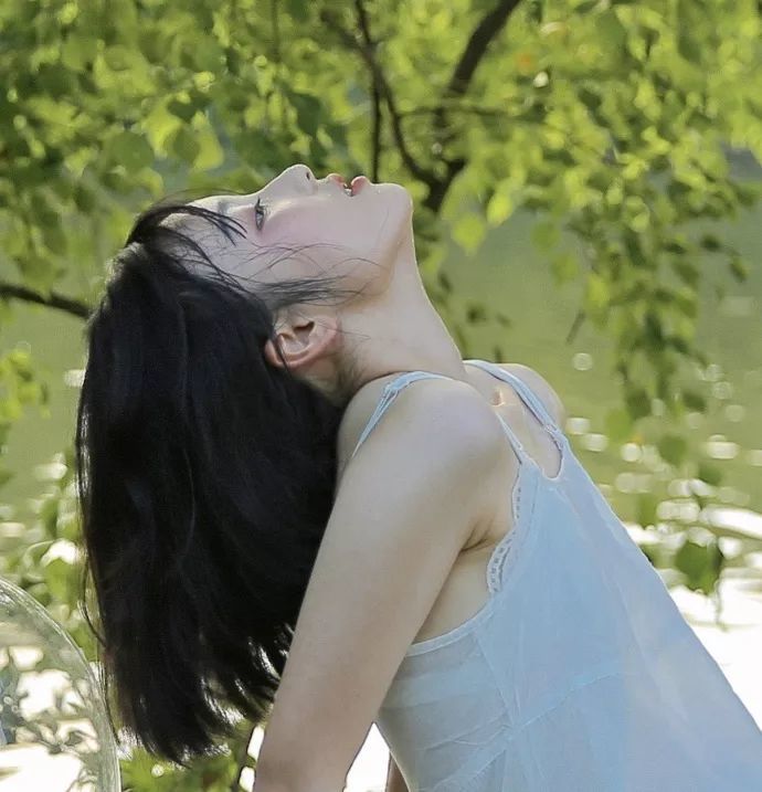 "少女心·氟西汀唯美女生头像",你是比清风明月更难得