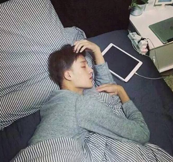 正常情况下,一个男生的体内有大约300亿个脂肪细胞.