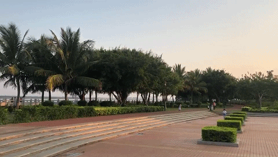 看到这景儿就心情舒畅,滨海公园算得上咱洋浦人的"治愈系"场所