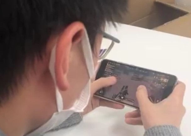 疫情期间,不少人留在家玩游戏