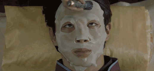 可以敷女朋友的面膜吗?当然,如果你抗打!