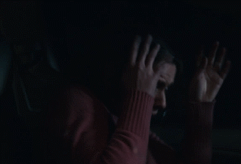 突然,男友从身边出现,一拳打破了车 ..