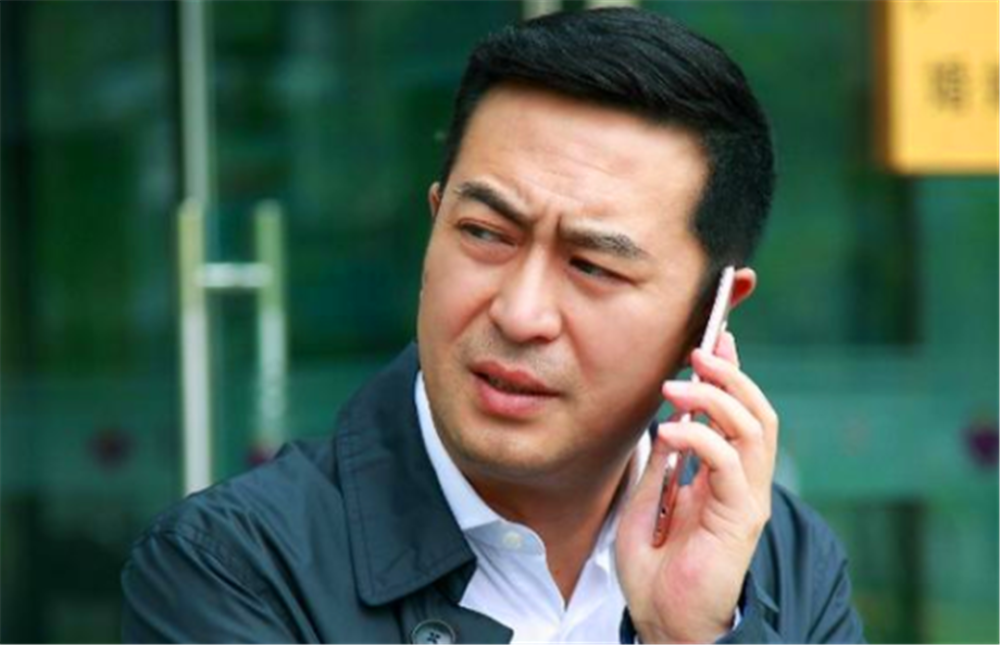 吻遍半个娱乐圈,中年霸屏的张嘉译,为何如此深得女演员的喜爱?