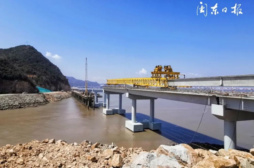 霞浦核电七尺门大桥吊梁安装完成