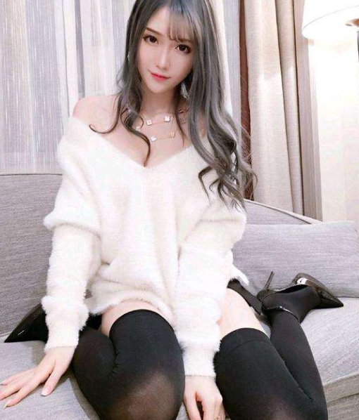 虎牙也有会战术后退的女主播?cos妲己看着是真的肉!