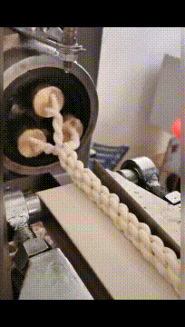 gif搞笑趣图:大爷,这是你的座驾啊!能不能卖给我啊!