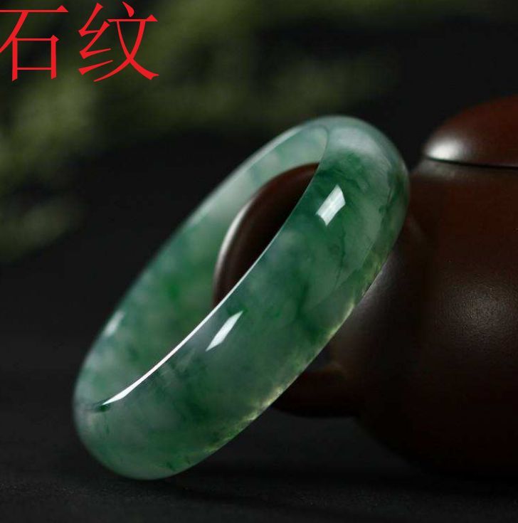 裂纹和石纹仅一字之差,翡翠价值立马相差数百倍,你会分辨吗?