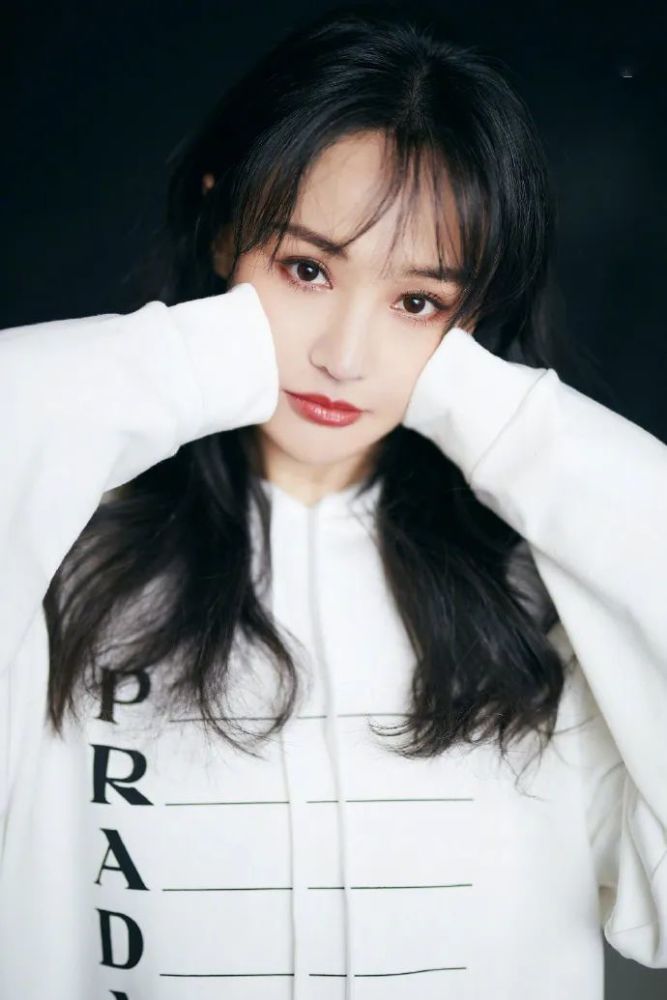 有一种"整容"叫郑爽换妆容,浓妆像是大妈,淡妆才像是小仙女