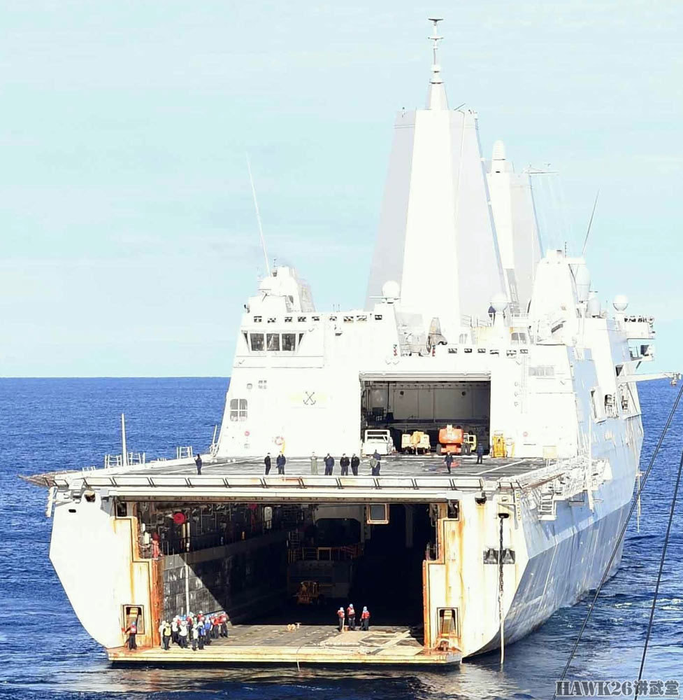 美军"圣安东尼奥"级两栖船坞登陆舰飞行甲板有多大?超乎您想象