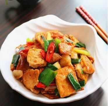 好吃不贵的家常菜肴,解馋下饭,干净卫生,有空为家人做起来 食材:豆腐
