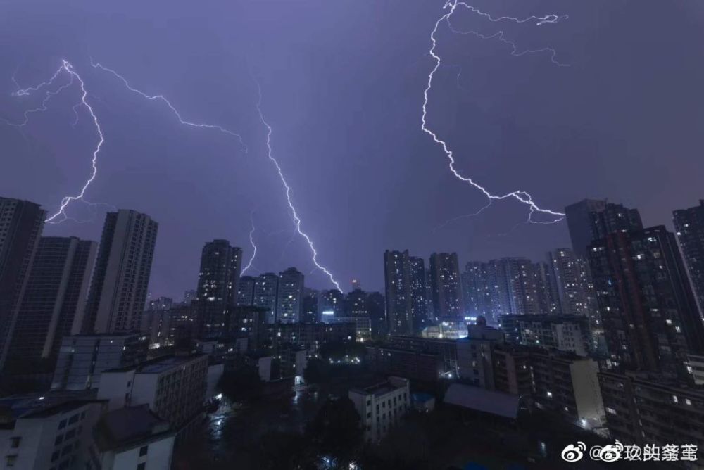 昨夜暴雨闪电 冰雹模式……今天又是27°c