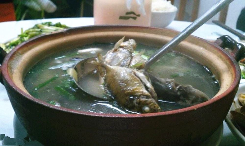这儿有广东老                    "快汤",如猪杂汤,牛肉汤,杂鱼汤