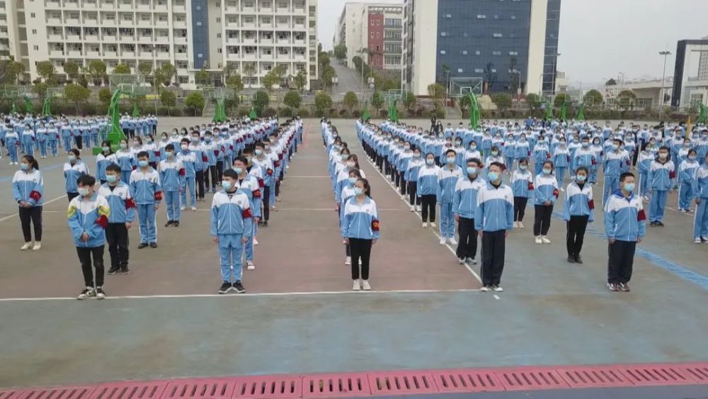 05 像六枝特区第七中学学生一样,六枝特区4980名高三学子正排"疫"而