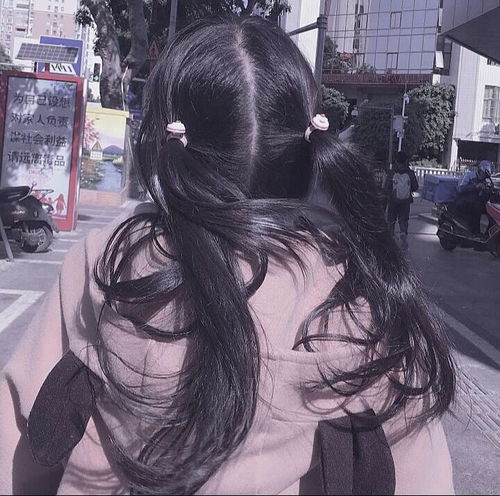 不露脸女生头像:当泪痕开始勾勒成遗憾,回忆也配合着夸饰伤感!