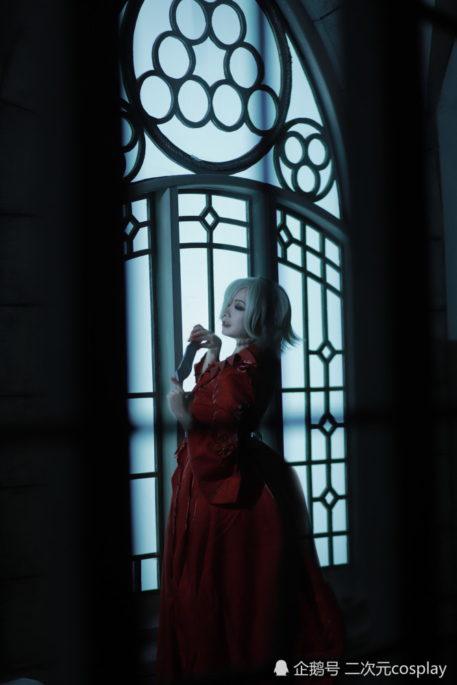 《第五人格》红夫人cos,优雅端庄,如此美艳我只能称声