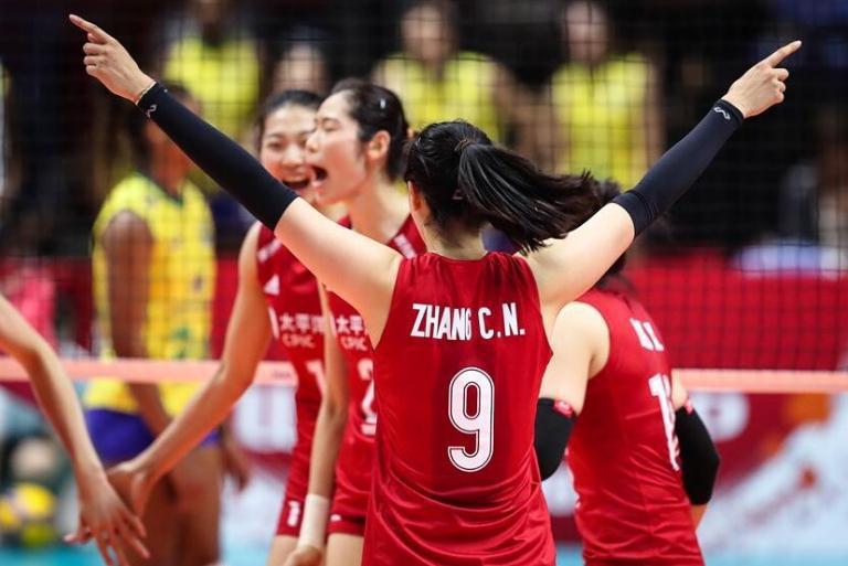 中国女排能逆袭夺冠,靠的不是奇迹,而是永不言弃的女排精神!