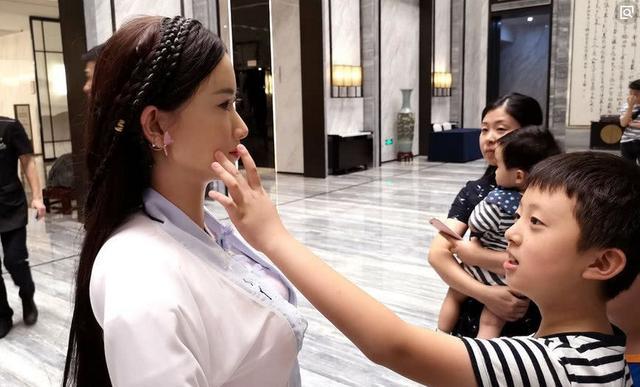 酷似杨幂的日本机器人大卖,高达17000日元,用户:比真人还厉害