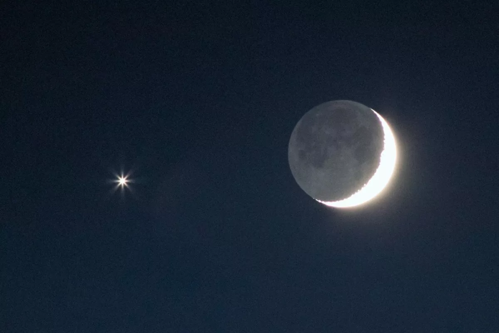 请定好您的闹钟,周六晚,西方夜空可赏"金星伴月"天文奇观