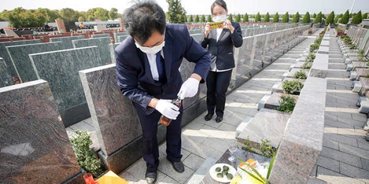 今年清明,白鹤憩园入园祭扫需预约,同时推出网上祭扫和代客祭扫