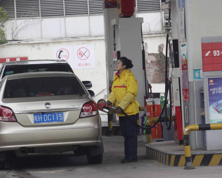汽车,加油站,汽车加油,汽油,中国石油