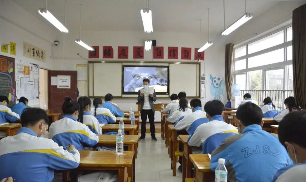 来看看织金三中高三学生是怎样上课的