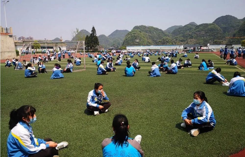 来看看织金三中高三学生是怎样上课的