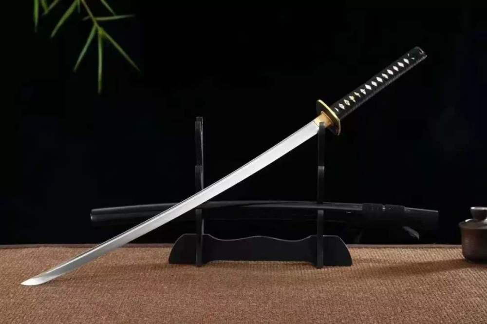 在日本古代的战场上,为什么会出现巨型武士刀"大太刀"