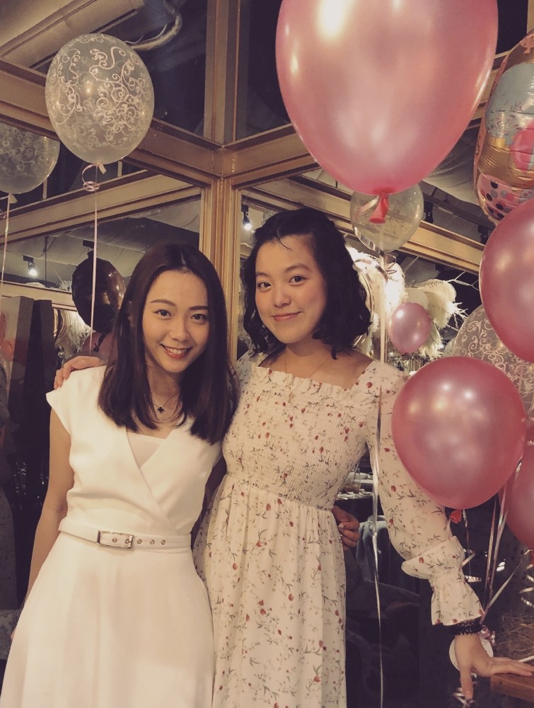 章小蕙女儿庆祝25岁生日,未见生母身影,和继母范姜关系更加密切