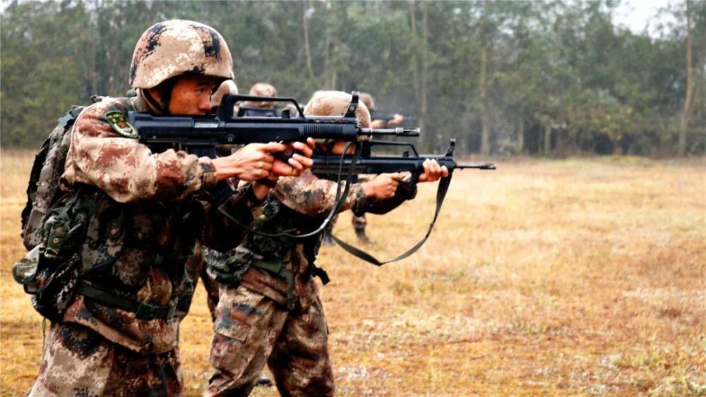 侦察兵花式射击,帅呆了!