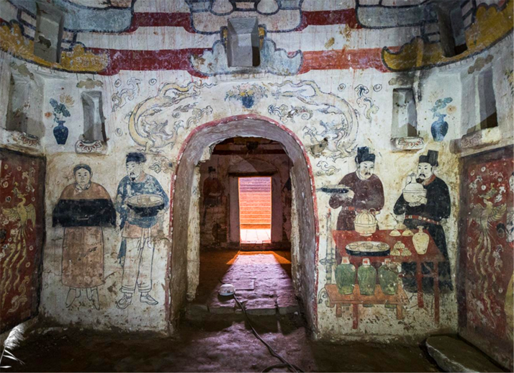 河北辽墓群发现壁画,总面积达360平米,首次发现中西合璧的星图