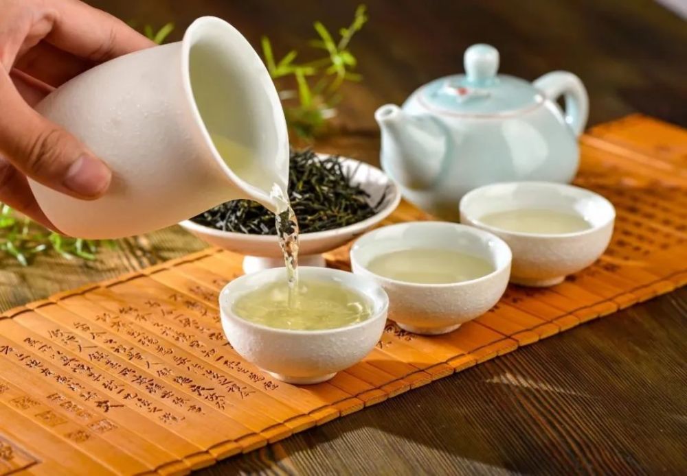学茶,它可以让人安静,静下来关照心灵的声音.