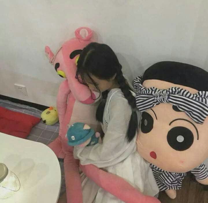 不露脸女生头像:也许一生只够爱一个人,后来遇到的都只是像你!