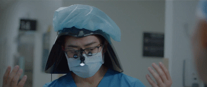 《机智医生生活》选择了在严肃中保留幽默,在残酷中注入温情,这正是