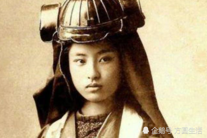 老照片:冷艳的日本女武士,身材瘦小却凶狠的男武士,眼