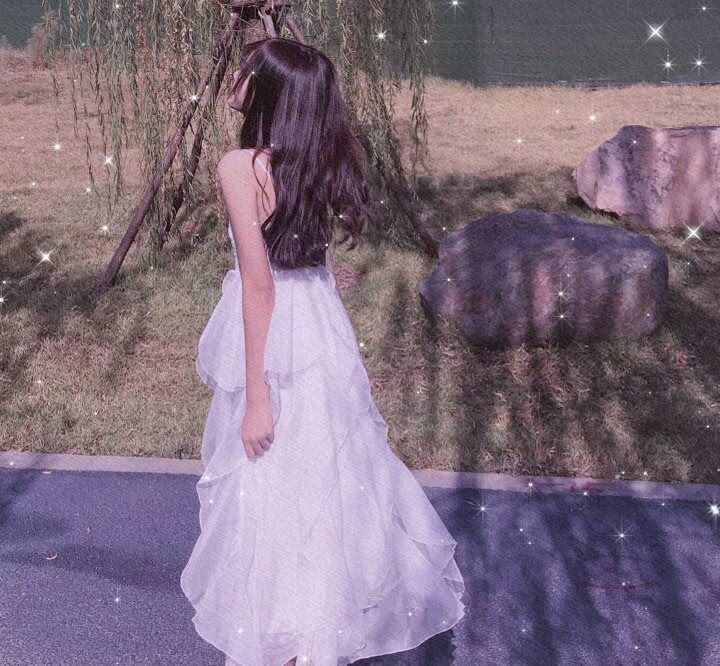 小仙女·唯美女生头像:你不要淋到雨啦,不然你会可爱到发芽