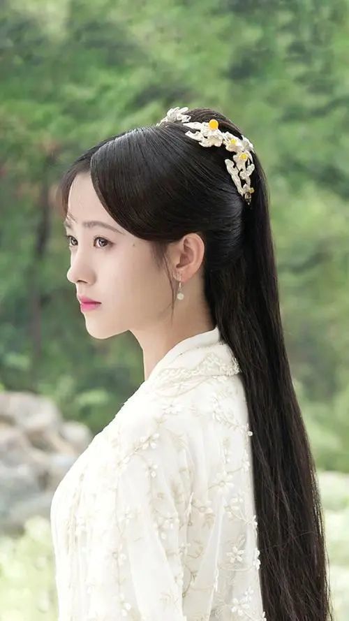 可盐可甜鞠婧祎,身材气质好,古装现代都能轻松驾驭