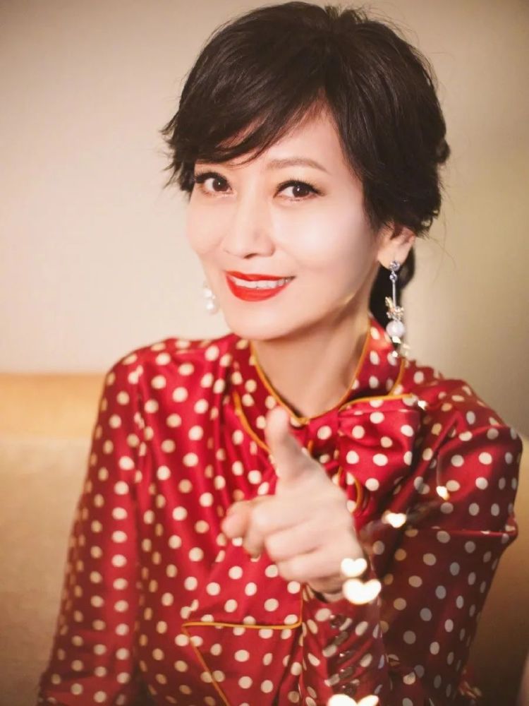 45岁周迅,60岁惠英红,67岁赵雅芝:中年女人,照样美翻全场!