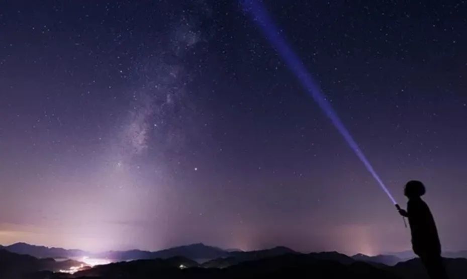 "原来,你身后一直藏着一颗星星."